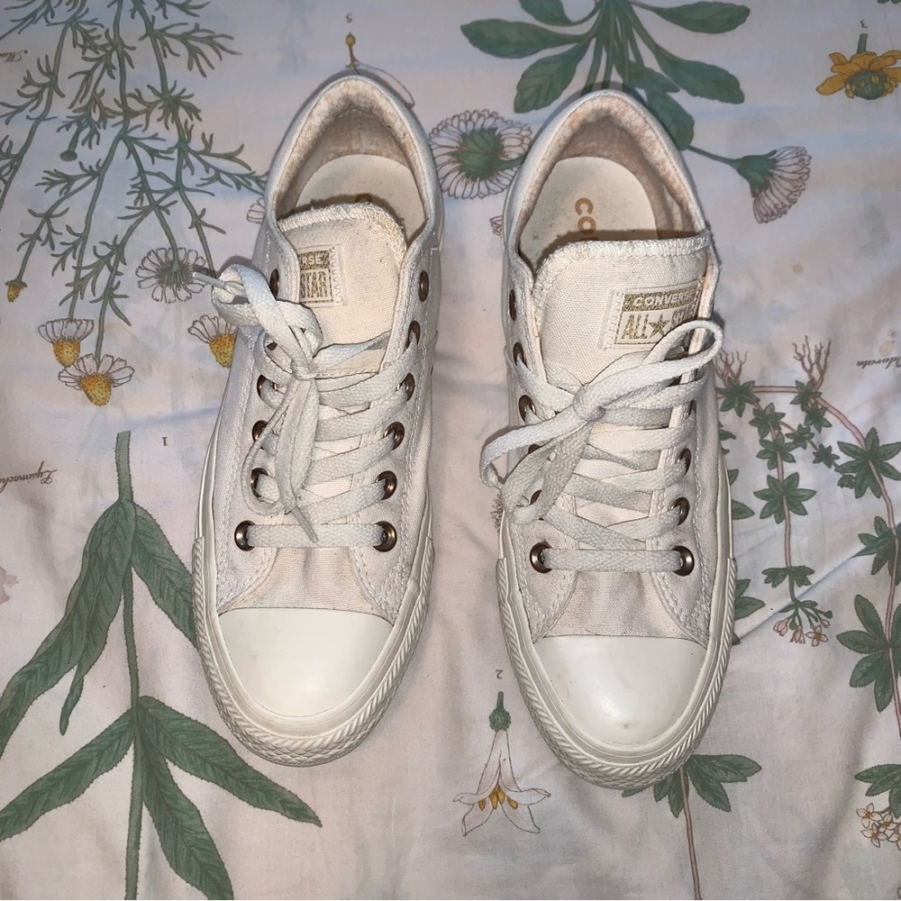 Converse shoes - Picture 4 of 4